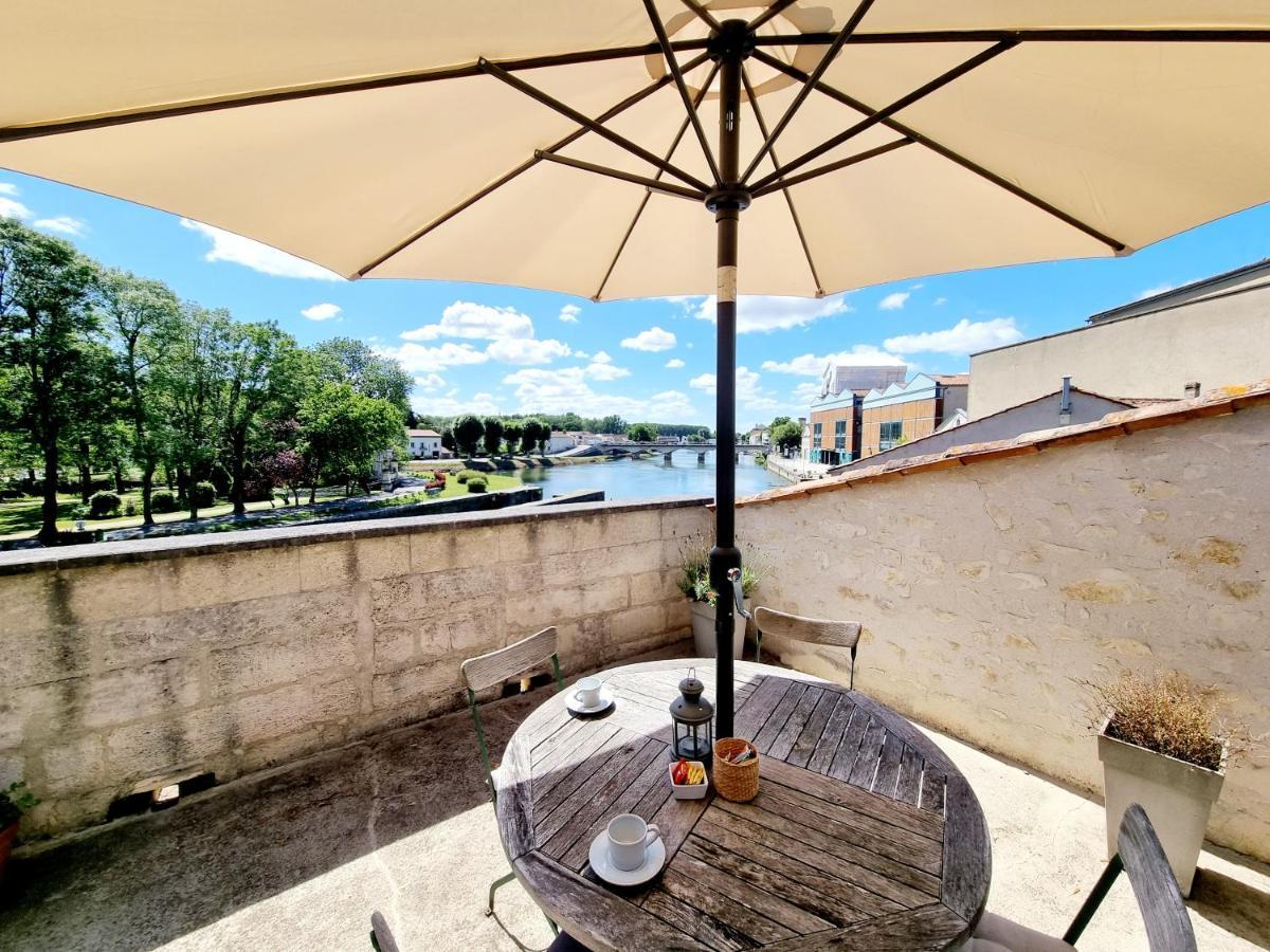 Апартаменты Quai 3 Loft Moderne Et Lumineux Les Pieds Dans L'Eau Жарнак Экстерьер фото