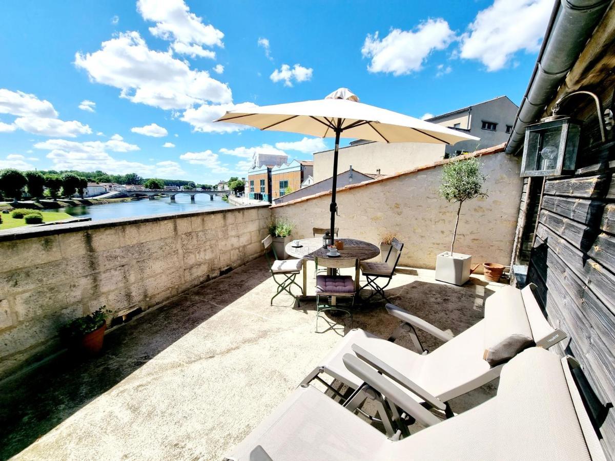 Апартаменты Quai 3 Loft Moderne Et Lumineux Les Pieds Dans L'Eau Жарнак Экстерьер фото