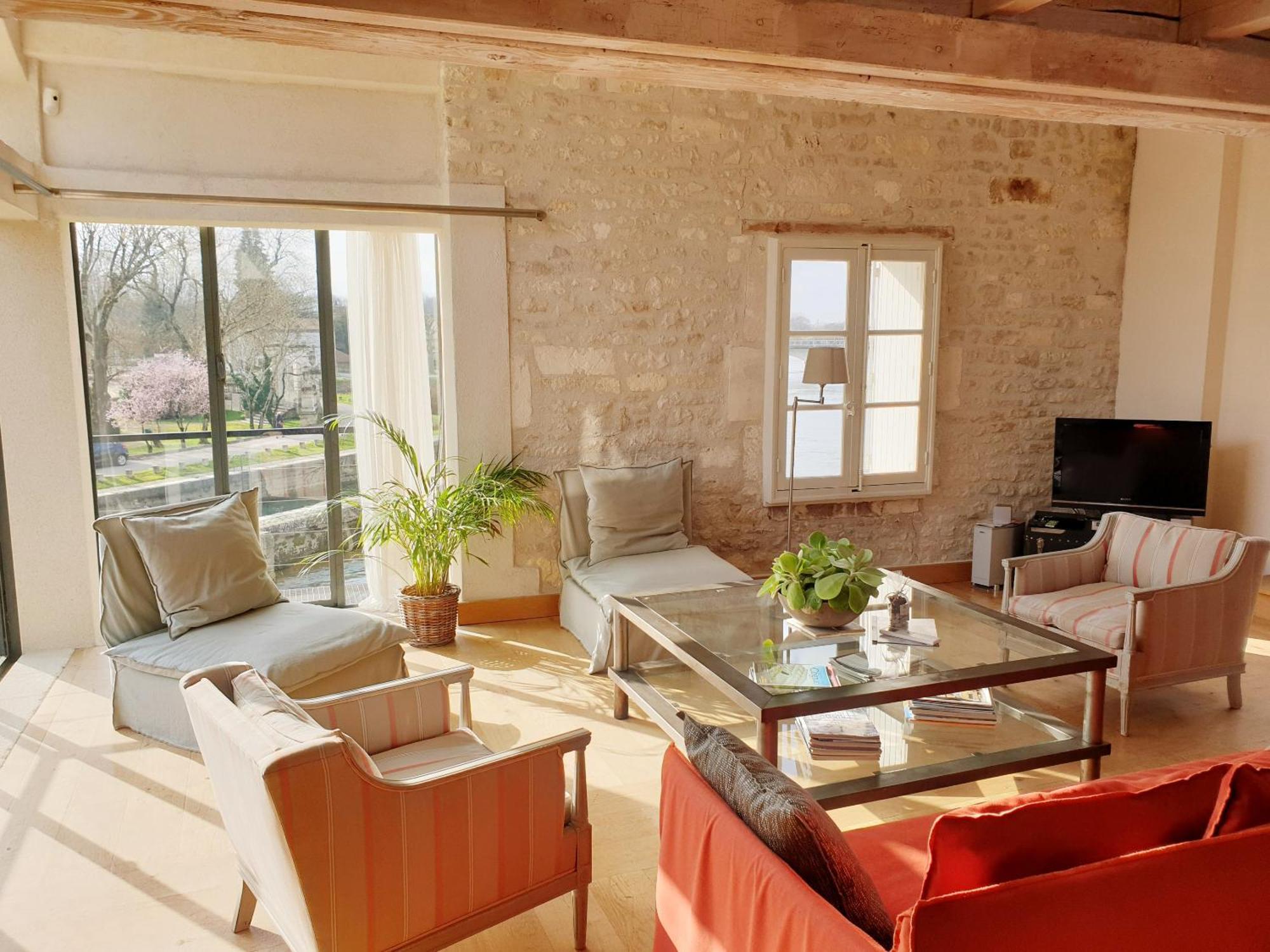 Апартаменты Quai 3 Loft Moderne Et Lumineux Les Pieds Dans L'Eau Жарнак Экстерьер фото