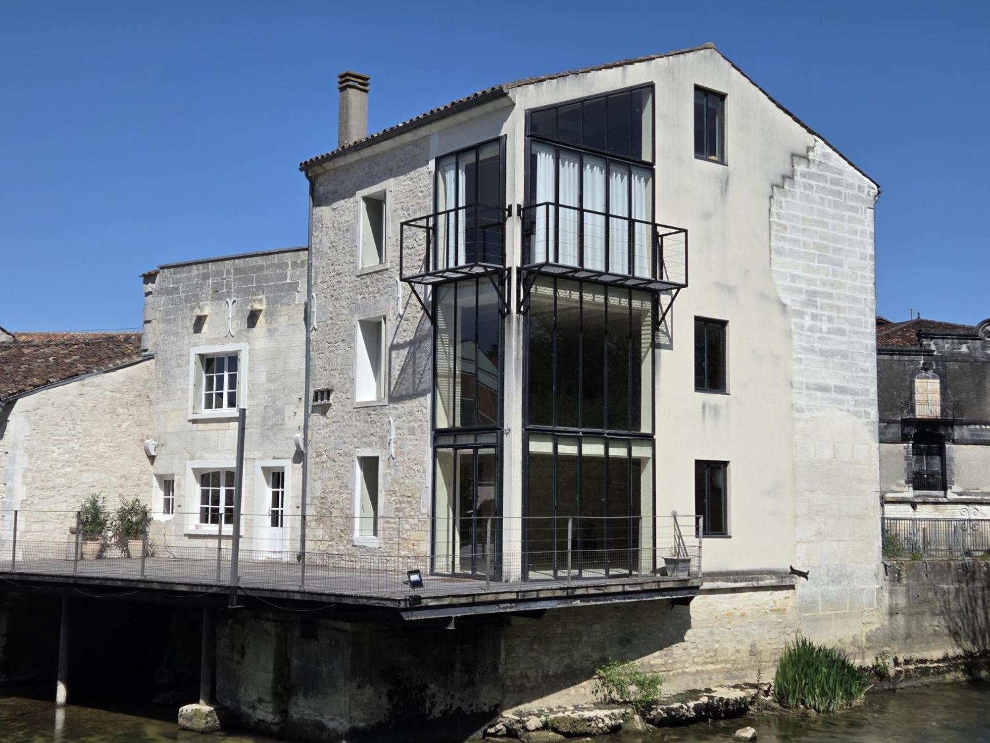 Апартаменты Quai 3 Loft Moderne Et Lumineux Les Pieds Dans L'Eau Жарнак Экстерьер фото